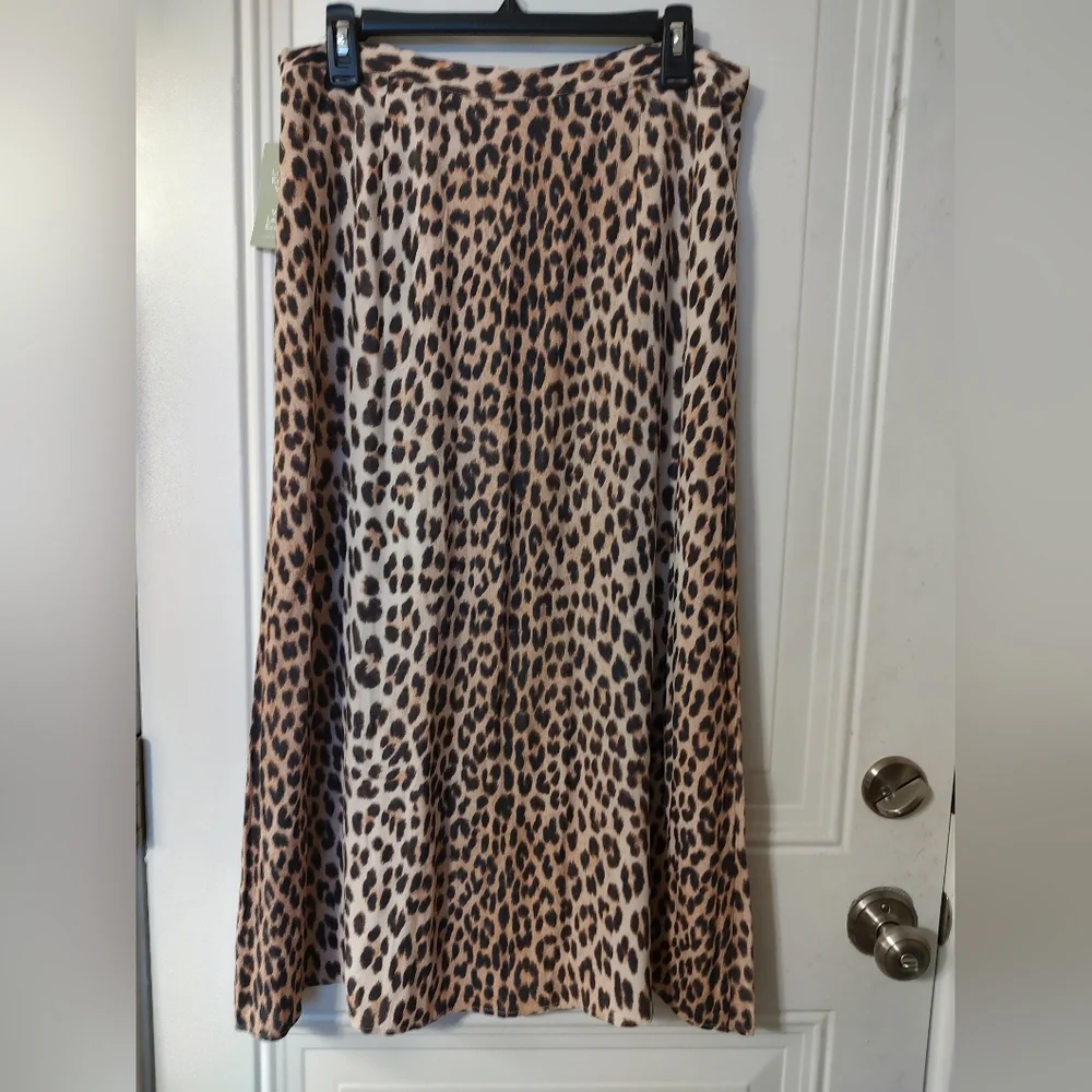 H&M Leopard Print Midi Skirt in Tan and Black - Picture 2 of 8